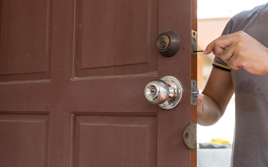 serrurier pour ouverture de porte coincée Maisons-Alfort